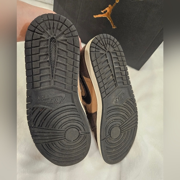 Nike Men's Air Jordan 1 Mid SE Brown Leather Shoe Size w/COA - Size 8 | Euro 41 - Picture 4 of 8